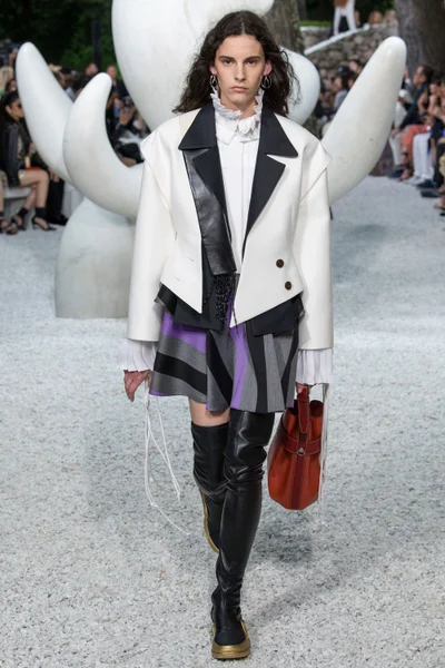Look 10